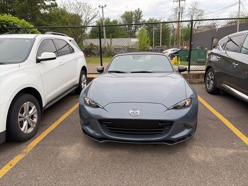 Used 2020 MAZDA MX-5 Miata Club RWD image 2