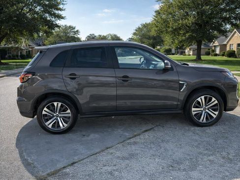 Used 2021 Mitsubishi Outlander Sport SE image 4