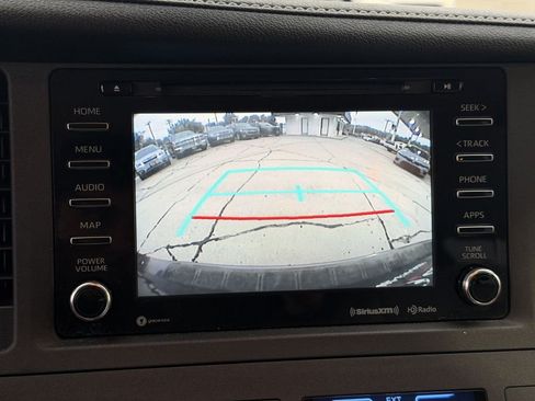 Used 2018 Toyota Sienna XLE image 17