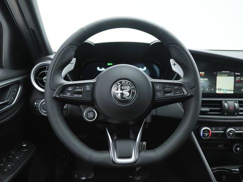 New 2025 Alfa Romeo Giulia w/ Driving Assist Package RWD image 17