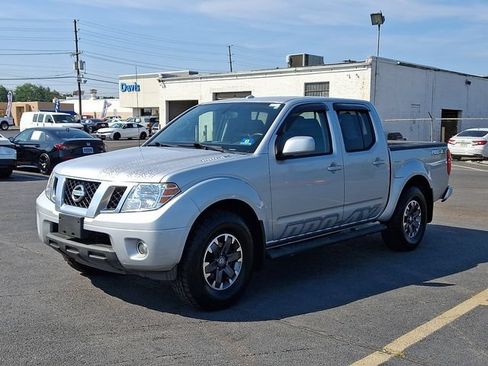 Used 2014 Nissan Frontier PRO-4X w/ Pro-4x Graphics Package AWD/4WD image 3