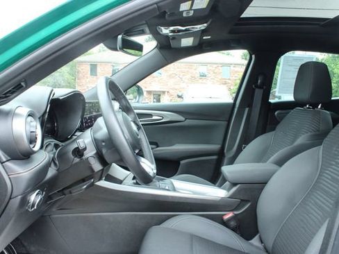 Used 2025 Alfa Romeo Tonale AWD/4WD image 12