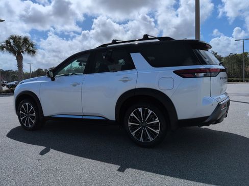 New 2026 Nissan Pathfinder Platinum FWD image 7