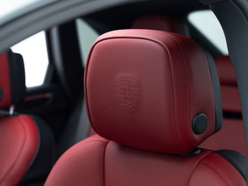 Certified 2025 Porsche Macan image 20