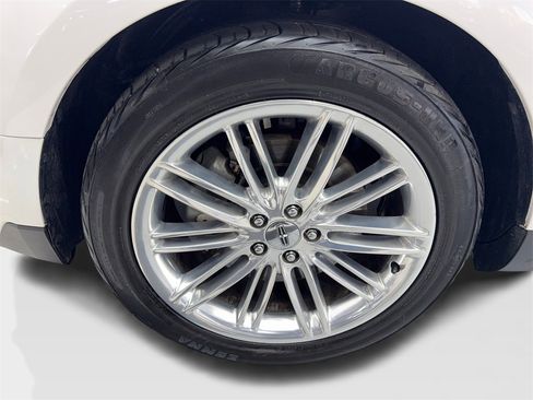 Used 2019 Lincoln MKT AWD image 86