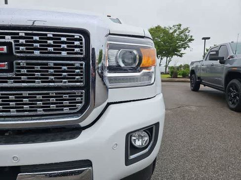 Used 2019 GMC Sierra 2500 Denali w/ Suspension Package, Off-Road AWD/4WD image 21