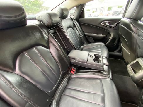 Used 2017 Chrysler 200 Limited Platinum image 34