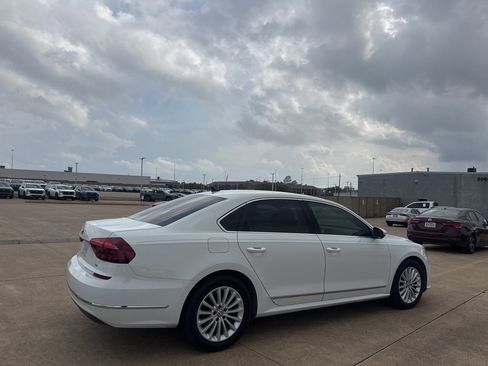 Used 2017 Volkswagen Passat 1.8T SE image 23