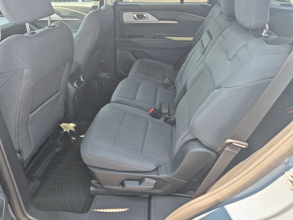 Used 2025 Ford Explorer Active RWD image 27