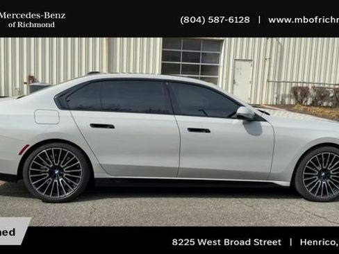 Used 2025 BMW 760i xDrive w/ Premium Package image 3