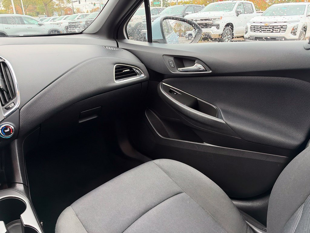 Used 2017 Chevrolet Cruze LT w/ Convenience Package FWD image 36