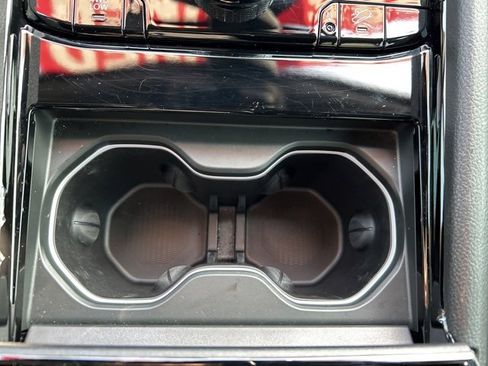 Used 2024 Jeep Grand Cherokee Overland image 31