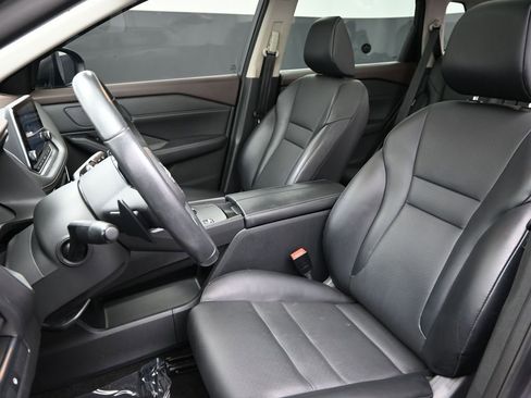 Used 2023 Nissan Rogue SV w/ SV Premium B Package image 16