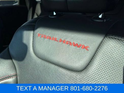 Used 2019 Jeep Cherokee Trailhawk AWD/4WD image 15