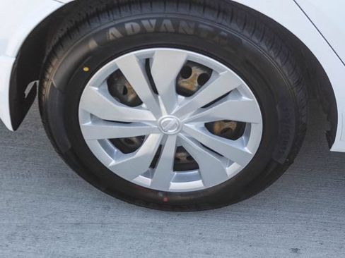 Used 2020 Nissan Versa S FWD image 11