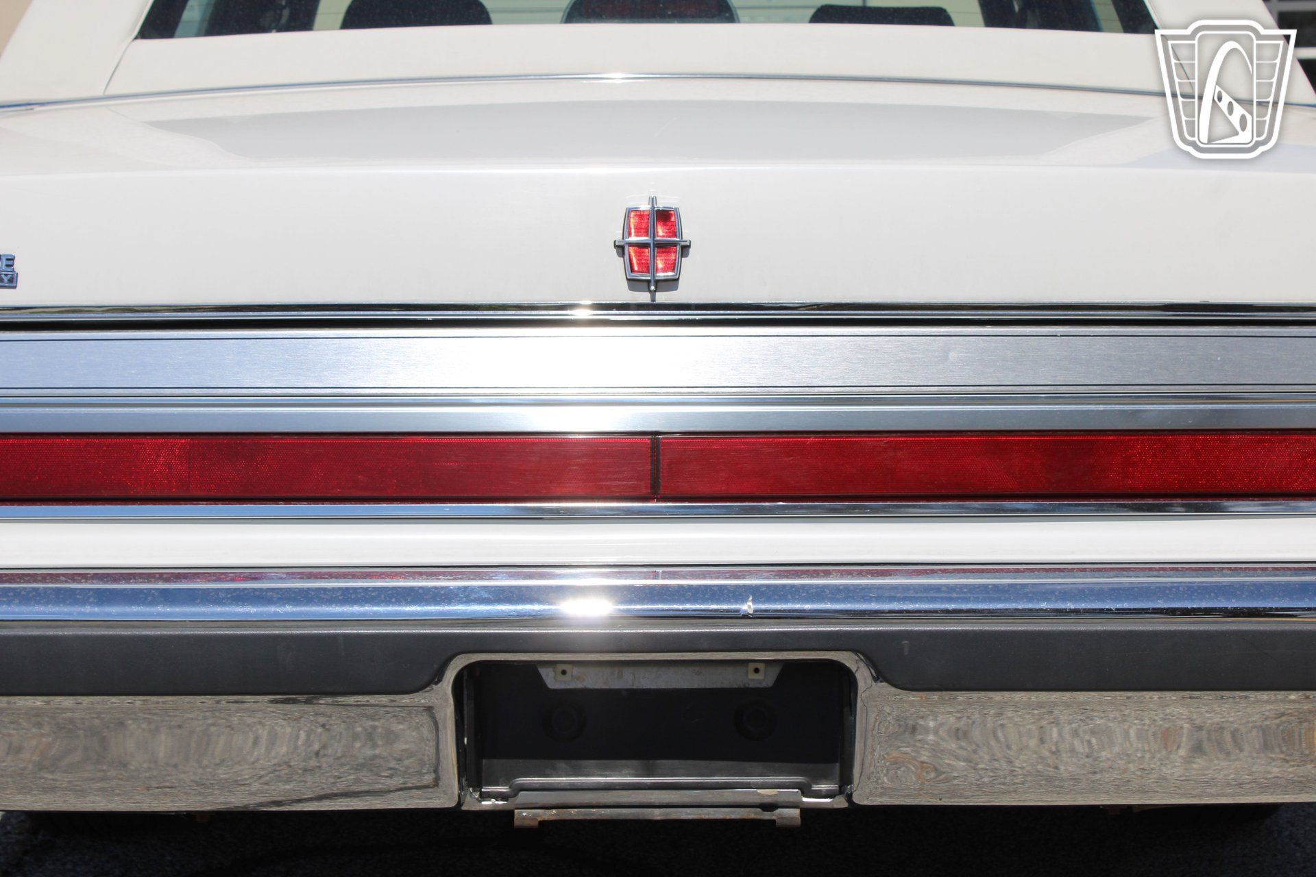 Used 1988 Lincoln Town Car Signature RWD image 26