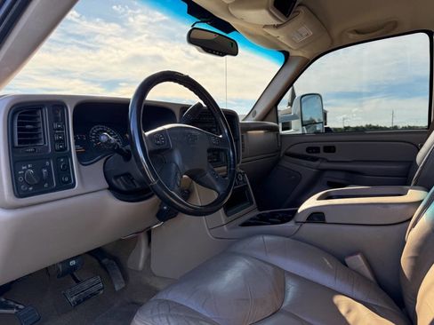 Used 2007 Chevrolet Silverado 2500 LT w/ Heavy-Duty Power Package AWD/4WD image 9