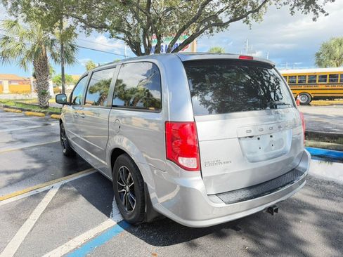 Used 2017 Dodge Grand Caravan SE FWD image 5