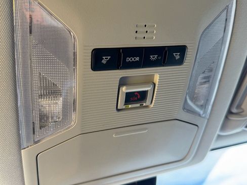 Used 2024 Toyota RAV4 XLE FWD image 32