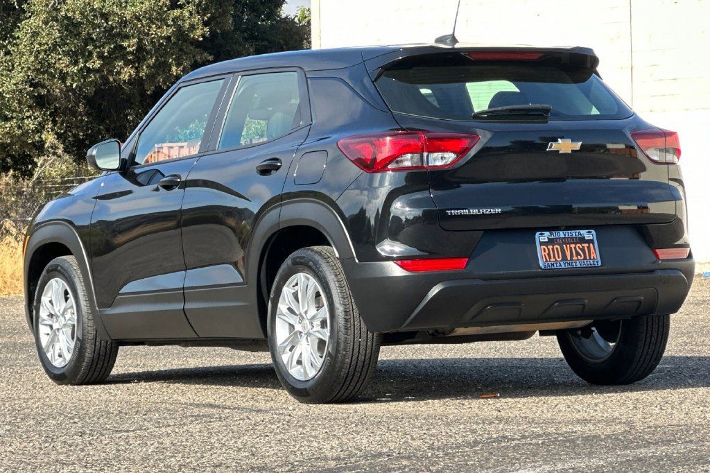 Used 2023 Chevrolet TrailBlazer LS FWD image 6