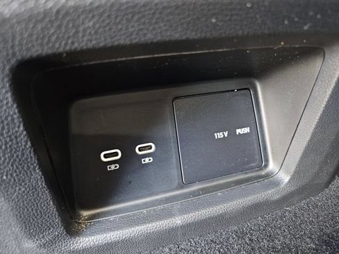Used 2025 Volkswagen Atlas SE FWD image 31