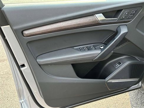 Certified 2025 Audi Q5 2.0T Premium Plus image 20