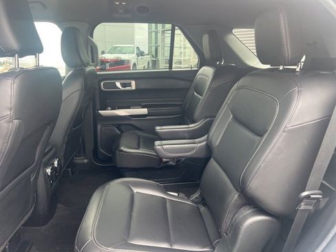 Used 2022 Ford Explorer XLT w/ Equipment Group 202A image 18