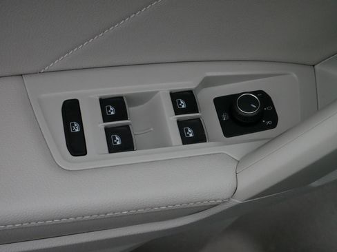 Certified 2022 Volkswagen Tiguan SE image 19