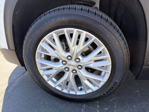 Used 2026 GMC Acadia Elevation w/ Elevation Premium Package FWD image 39