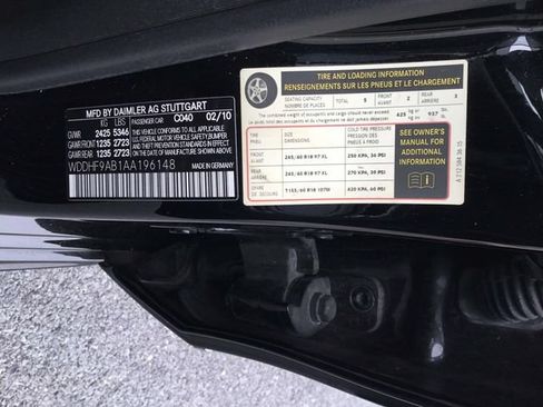 Used 2010 Mercedes-Benz E 550 4MATIC Sedan image 12