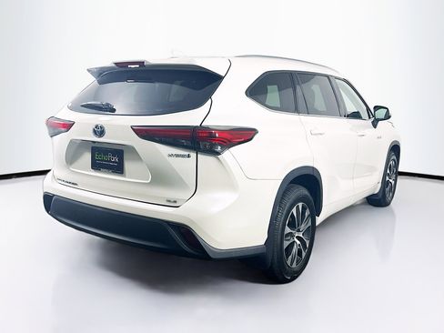 Used 2020 Toyota Highlander XLE image 9