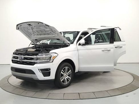 Used 2024 Ford Expedition Limited RWD image 11