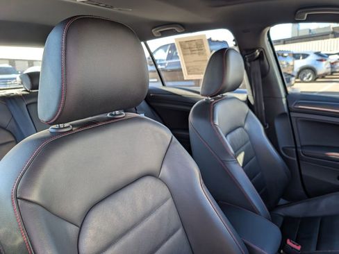 Used 2018 Volkswagen GTI SE image 18