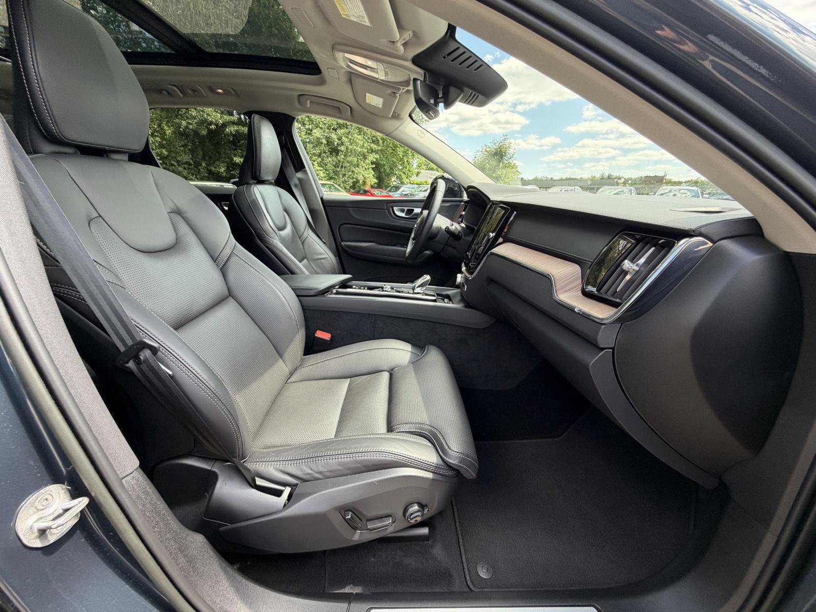 Used 2023 Volvo XC60 B6 Ultimate w/ Climate Package AWD/4WD image 34