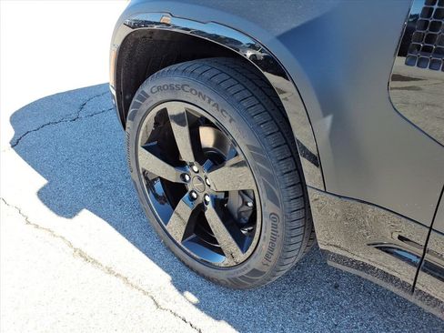 New 2026 Land Rover Defender 110 X-Dynamic SE image 9