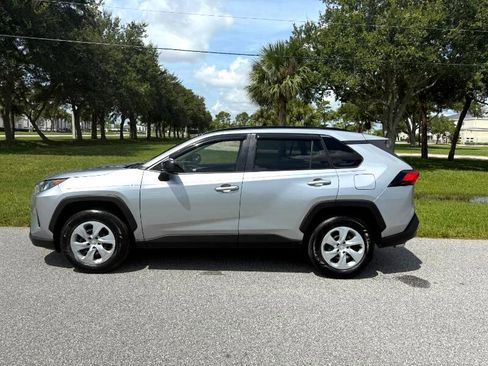 Used 2019 Toyota RAV4 LE image 3
