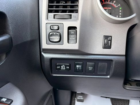 Used 2010 Toyota Tundra SR5 AWD/4WD image 28