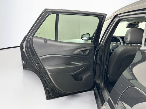 Used 2025 Chevrolet Trax LT FWD image 25