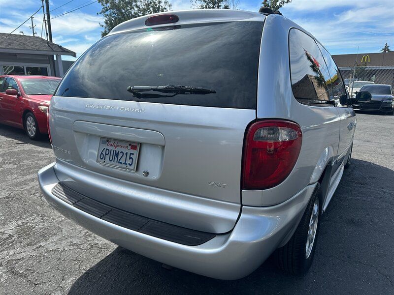 Used 2004 Dodge Grand Caravan SXT w/ Premium Group FWD image 6