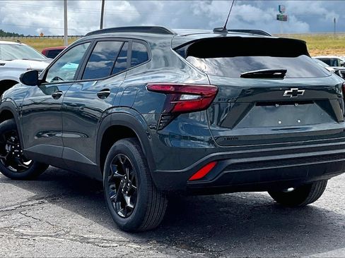 New 2026 Chevrolet Trax LT w/ Driver Confidence Package FWD image 3