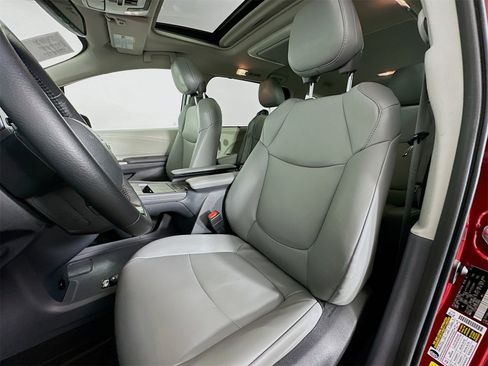 Certified 2023 Toyota Sienna XLE image 22