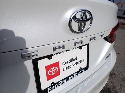 Certified 2019 Toyota Camry XLE image 6