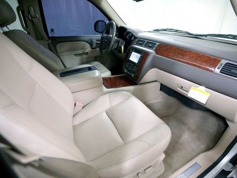 Used 2013 Chevrolet Suburban LTZ image 5