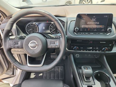 Used 2021 Nissan Rogue SV w/ Premium Package FWD image 11