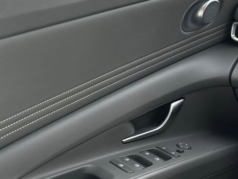 Certified 2025 Hyundai Elantra SEL FWD image 26