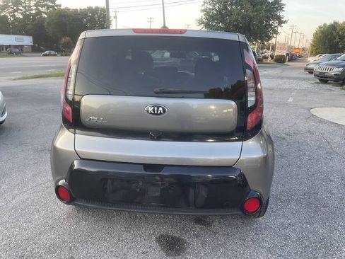 Used 2016 Kia Soul + FWD image 10