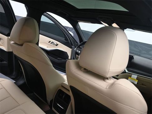 New 2024 BMW 330i Sedan w/ Convenience Package image 25