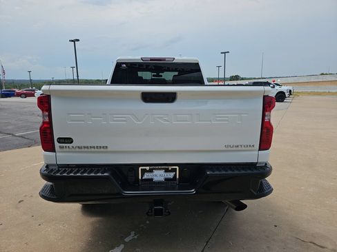 Used 2023 Chevrolet Silverado 2500 Custom w/ Custom Value Package AWD/4WD image 5