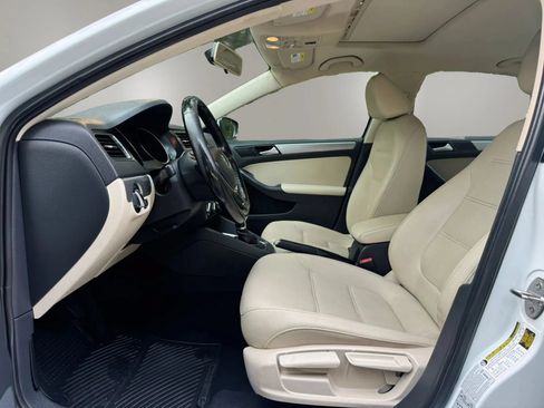 Used 2017 Volkswagen Jetta SE FWD image 13