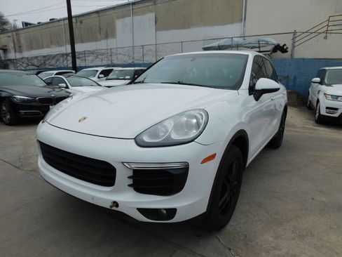 Used 2016 Porsche Cayenne image 3